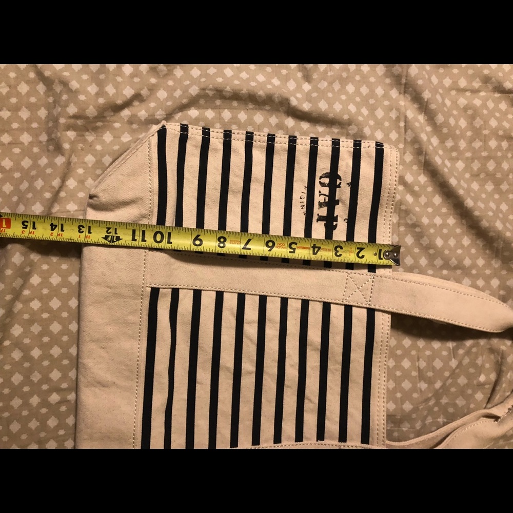 Gap Canvas Tote - Picture 5 of 6